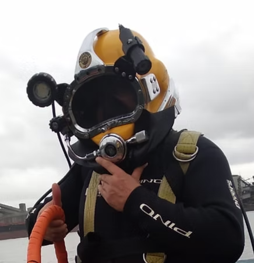Ubyratan with diving helmet